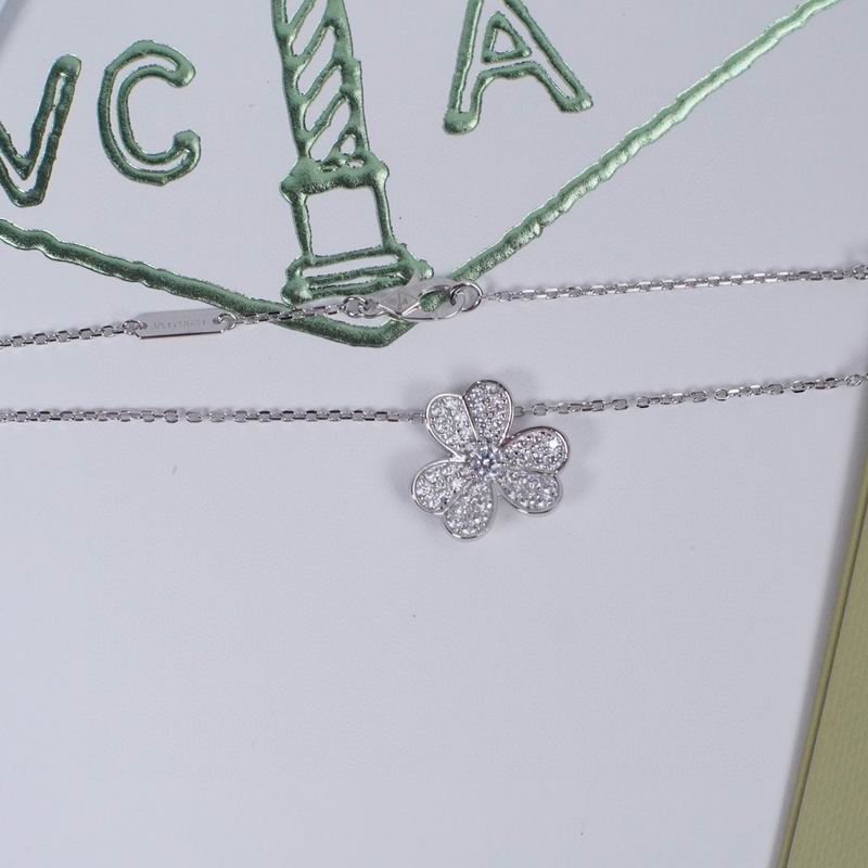 Van Cleef & Arpels necklace 12yxq27